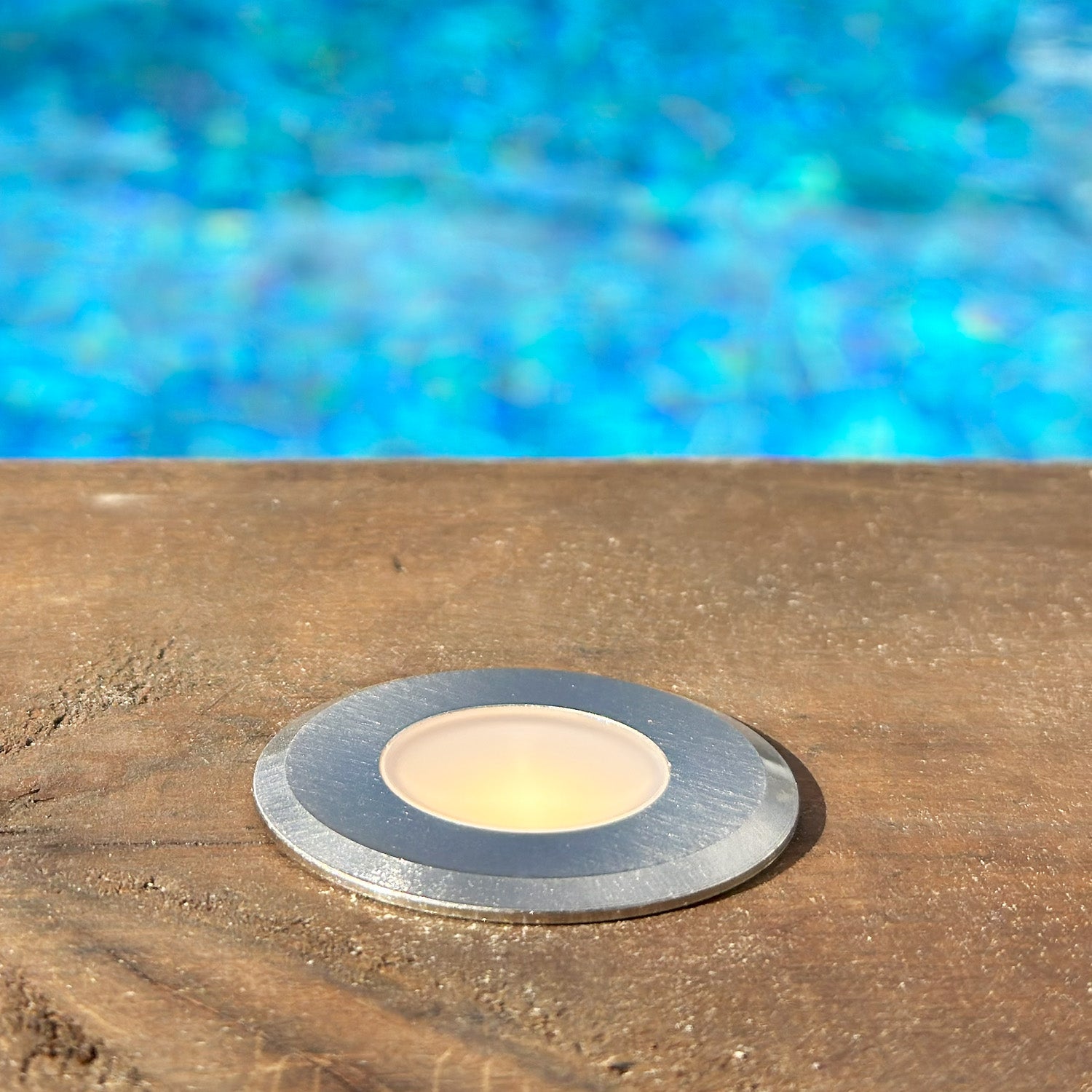 dexter5 silver lightson pool edge